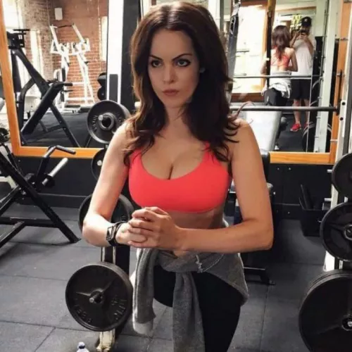 Need someone to rp as a sub liz Gillies for me I have an interesting scene in mind