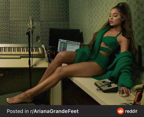 Need someone to rp as Ariana grende, Bella Thorne or Jessica nigiri to help me cum