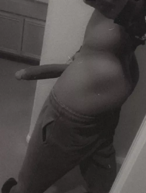 Never been fucked or fucked a guy I’m willing to try both 🥵 HMU gotta be thick tho😋