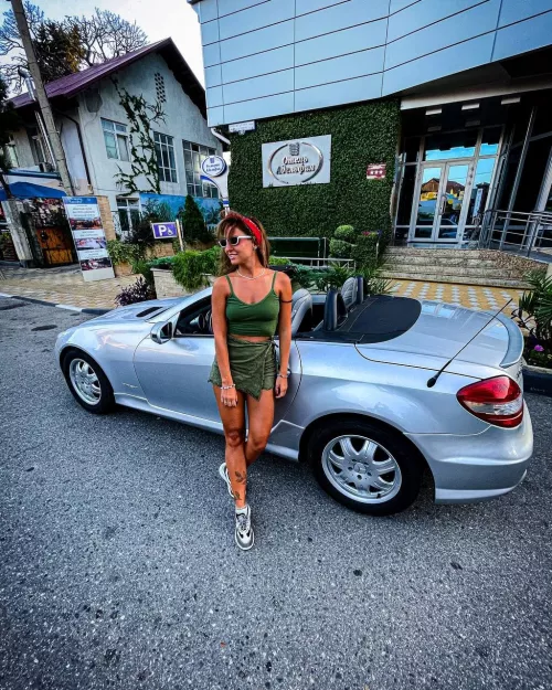 New neighbors are always a good thing, especially when it's a hot new girl who doesn't curtain the windows😈🔥