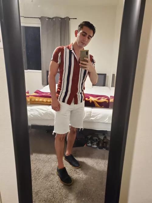 New outfit! Been wanting to revamp my wardrobe! Luckily it's always summer in California. 🤪