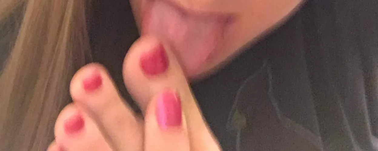 New to selfworship. Sorry for blurry pic. DM open 😇