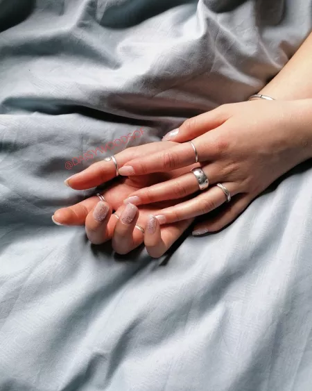 New week, new nails 😍 I love how sparkly these are when I move