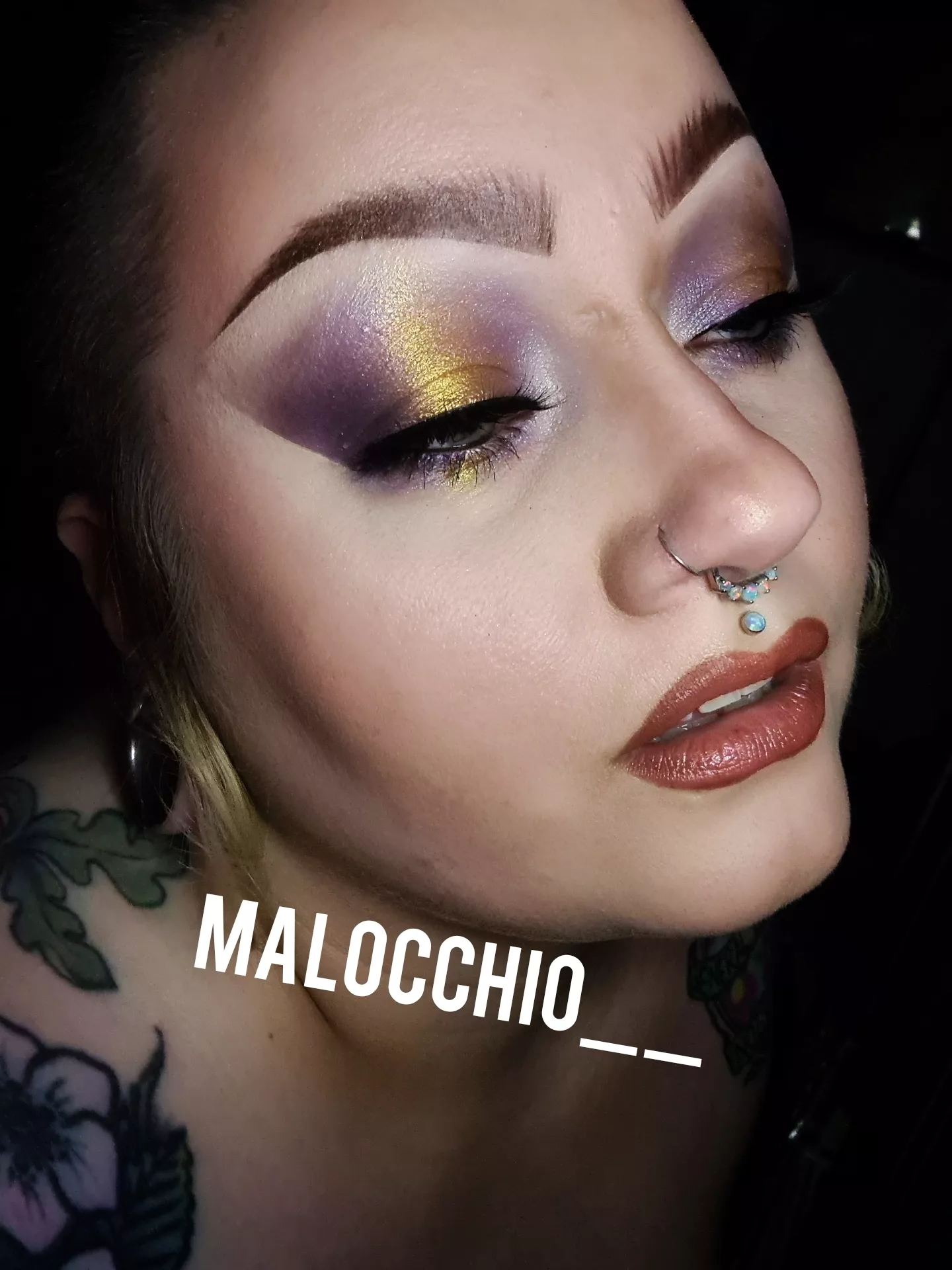 Nice subtle glam for a change. What do we think? 😘