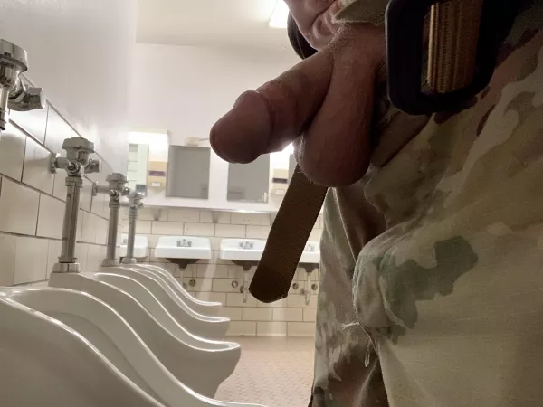 No hiding at these urinals 😏