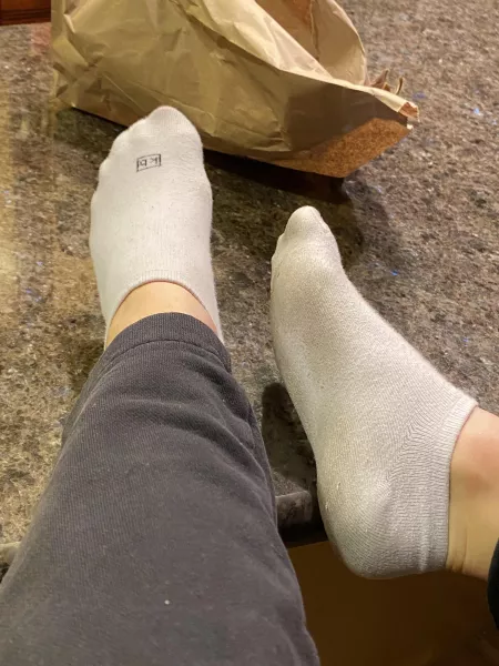 No one is here to tell me to get my dirty socks off the counter 🤪