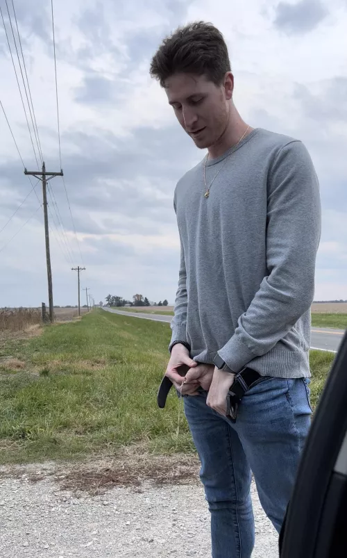 Not a bathroom in sight. Gotta do what you gotta do 🤷🏻‍♂️