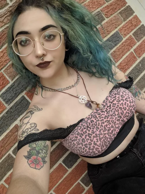 Not a nude, but I got new glasses and wanted to show them off :) a little nervous about them, so no rude comments please ♥️