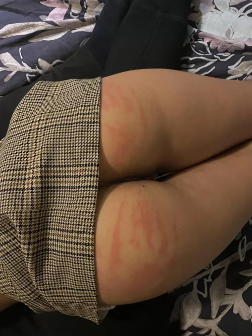 Not super curvy but definitely still spankable😈