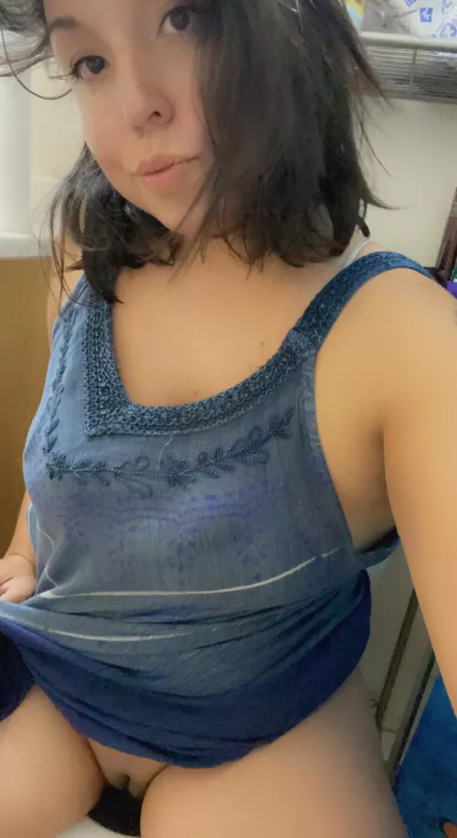 Not the typical bathroom selfie