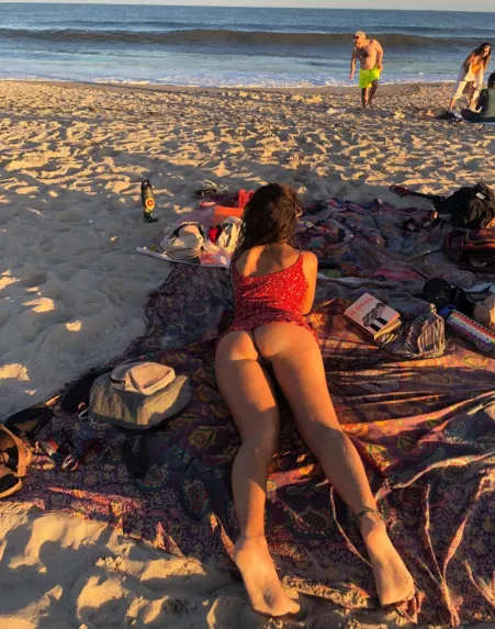 Nothing makes me hornier than being in public, wearing short dresses, no underwear. 😈