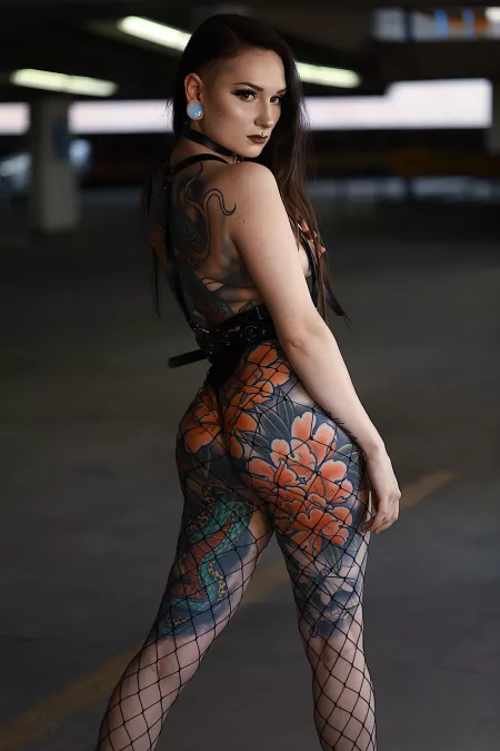 Nude in a parking lot downtown 👋🏻 Did you miss me? (F)