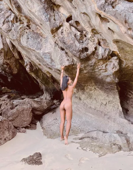 Nude on the beach daddy π¦
