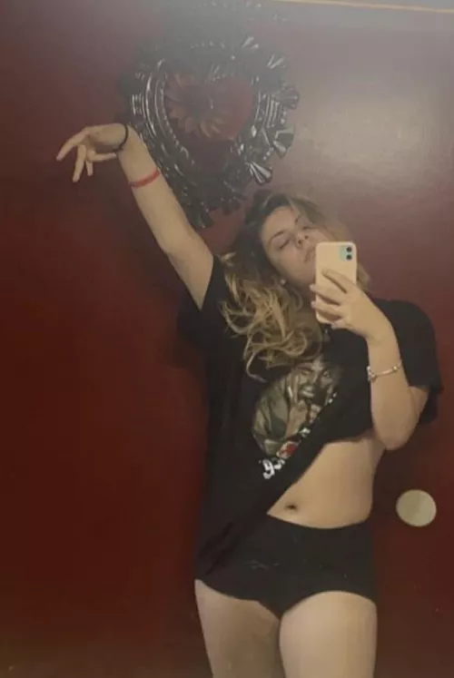 [oc] I thought my thighs looked pretty cute here hope yall like🥰