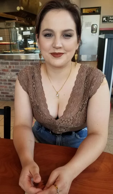 [OC] my [F]25 wife at the pizza shop. About to stuff our faces!