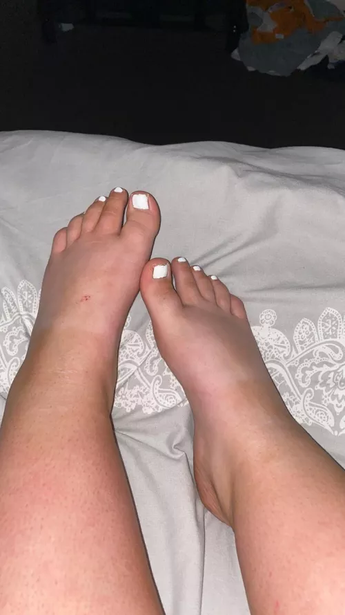Old photo to ease myself in, who likes my white toes? Taking personal requests on my OF & SC, come have some fun, DMS open xx