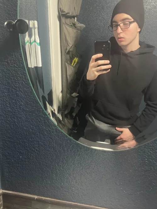 Only upvote if you’d be down to fuck rn 😉