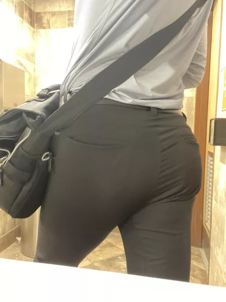 Oof, just want someone to stick their face in my ass even though I’m working. Help me out?