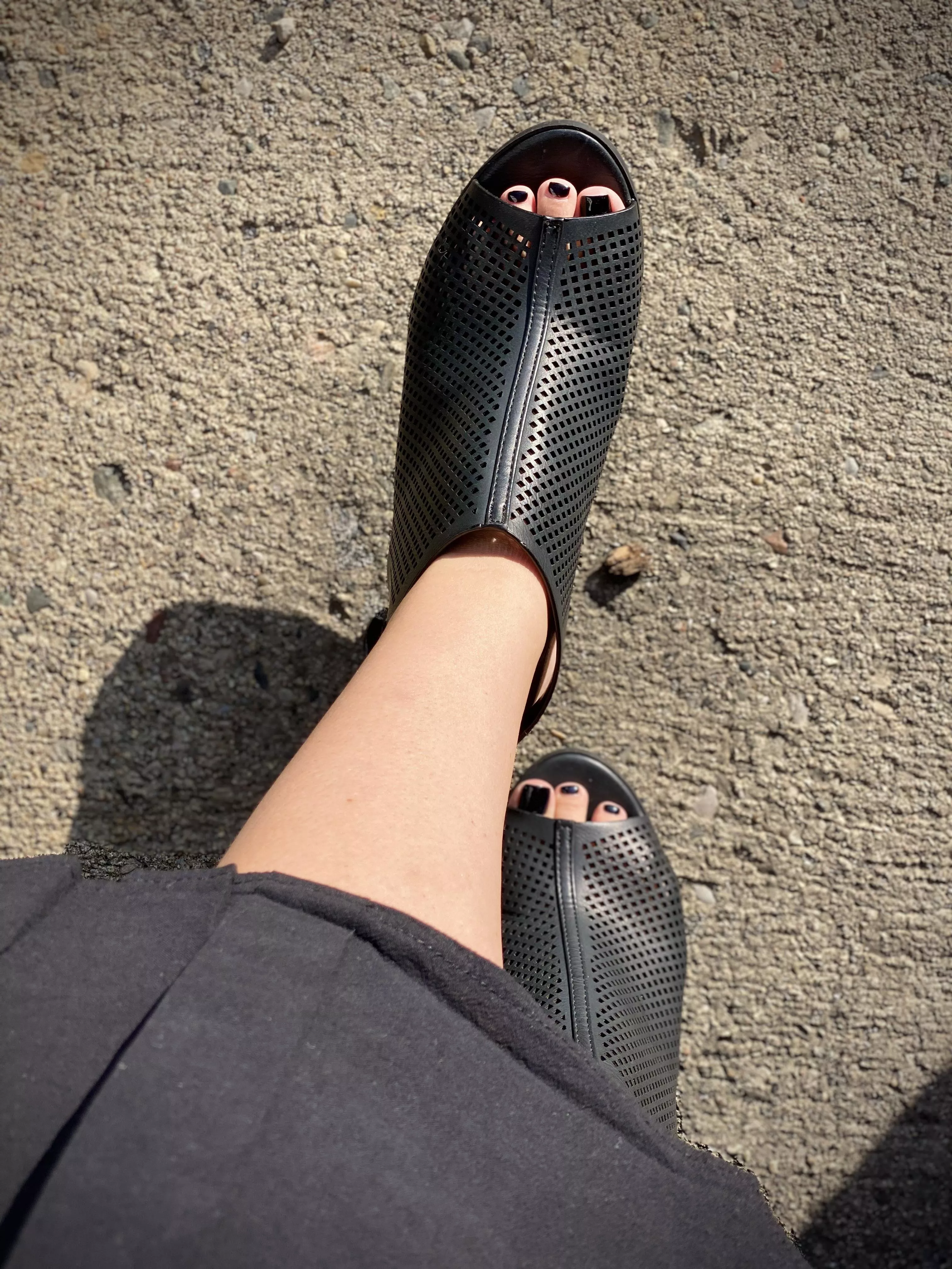 Open toe heels are perfect 🖤