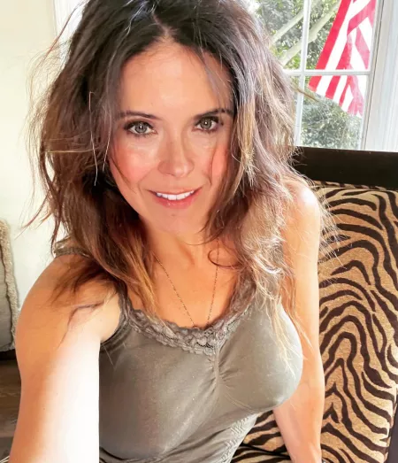 Pay no attention to my messy hair. I didnt do that