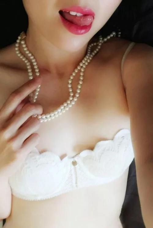 Pearls look good on my skin don't you think? 😏