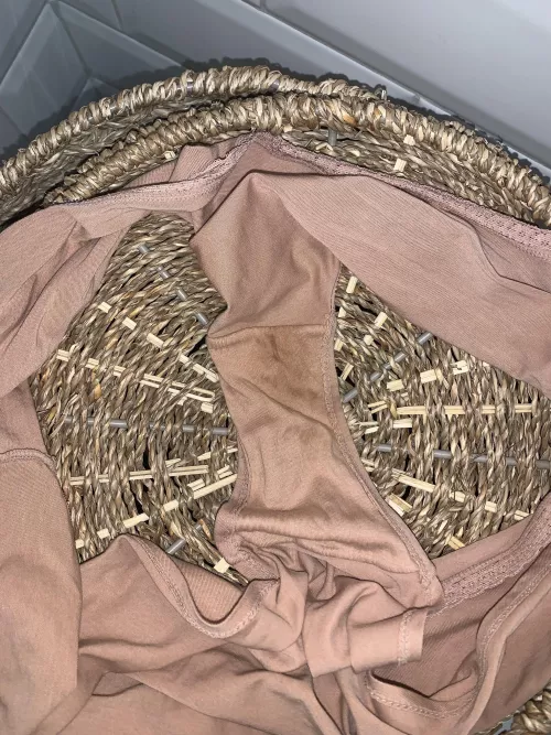 Peed panties smell good 😌