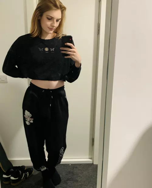 Please ignore my bony fingers 😳