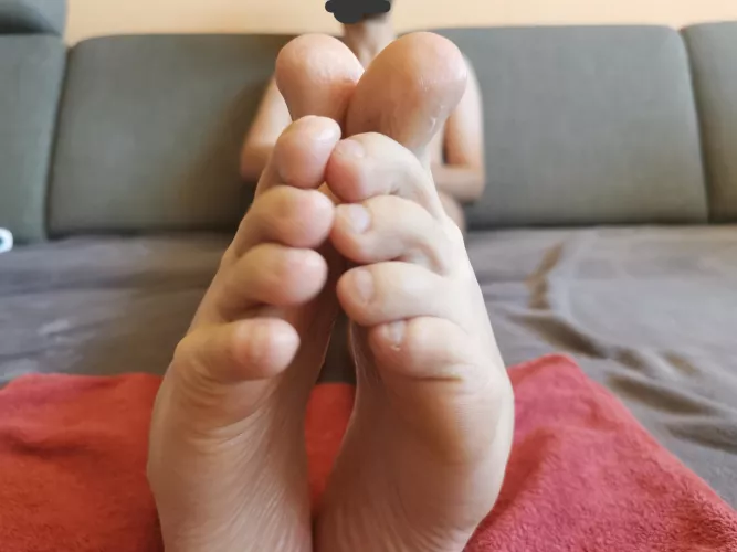 Please insert your cock 👣