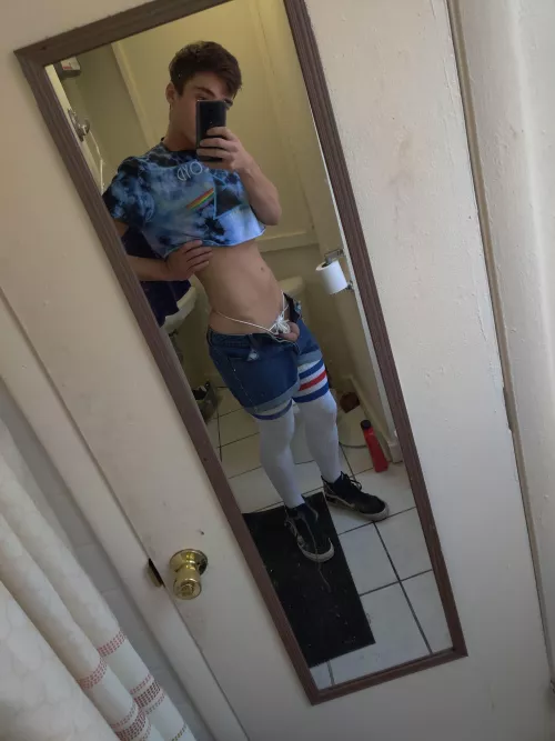 Pls help me fit into a smaller cage 😘