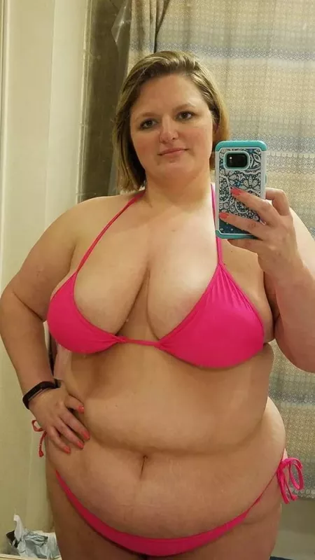Plump MILF showing off her new pink bikini (1 more in comments)