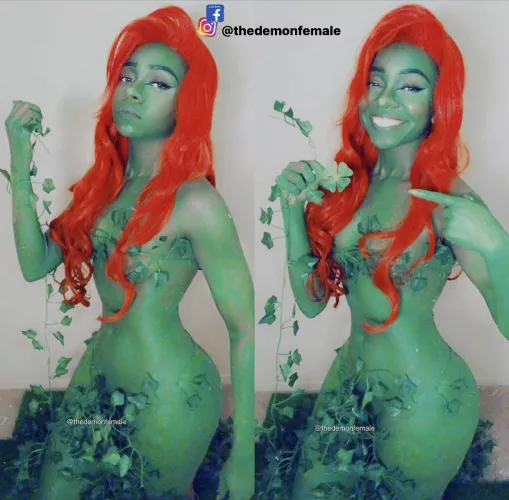 Poison Ivy cosplay (IG: @thedemonfemale)