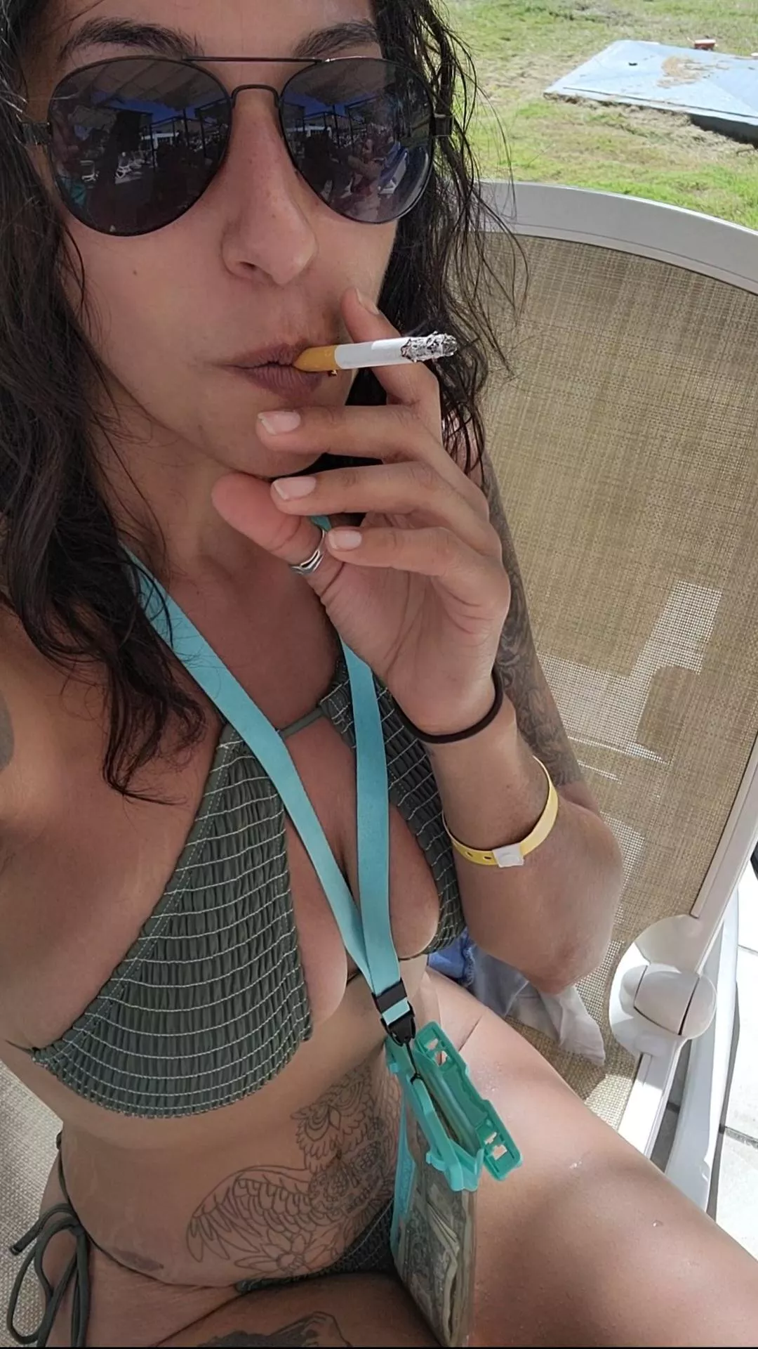 Poolside smoke 🚬