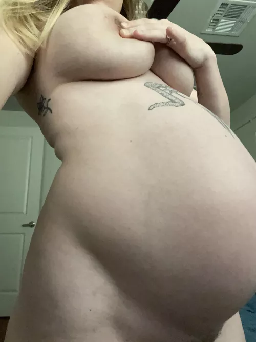 Preggo goddess ✨😈