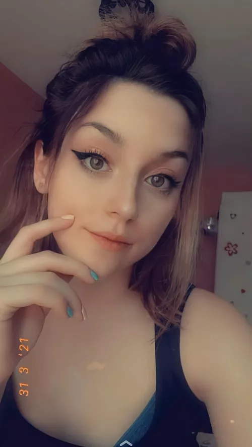 Pretty face needs a facial who can do it? Kik curves400