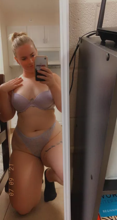 Put your head between my thighs 🥰