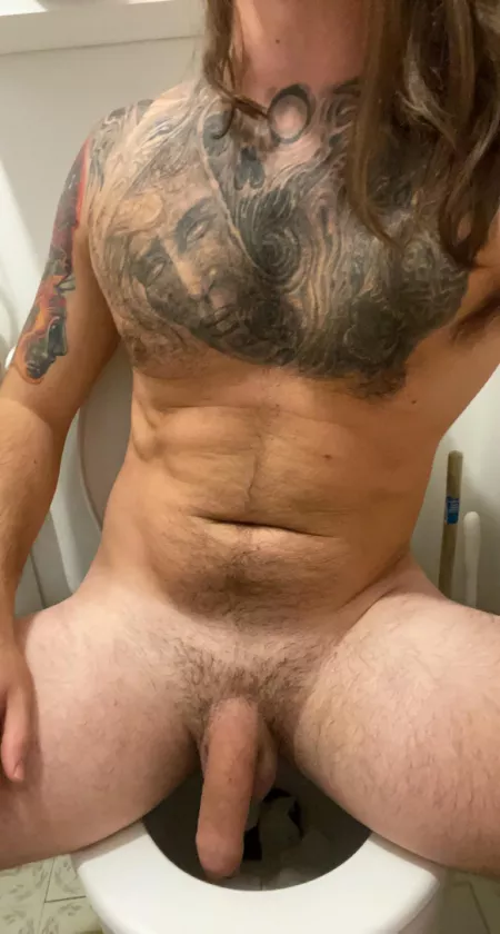 Rare shot of me naked after peeing on the king’s seat