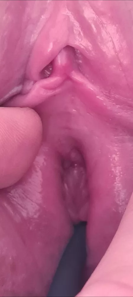 Really close close-up of her little clit 🤤🥵😼
