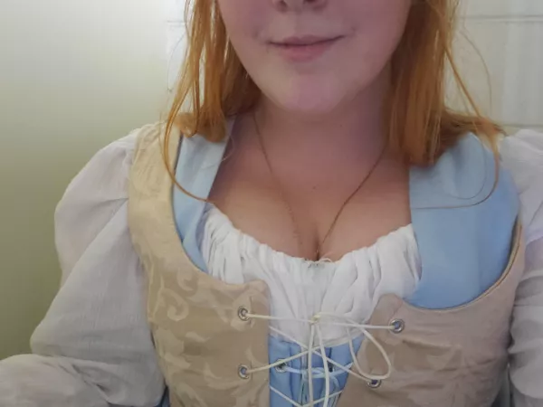 Renaissance faire today with this little set 🕊️👑