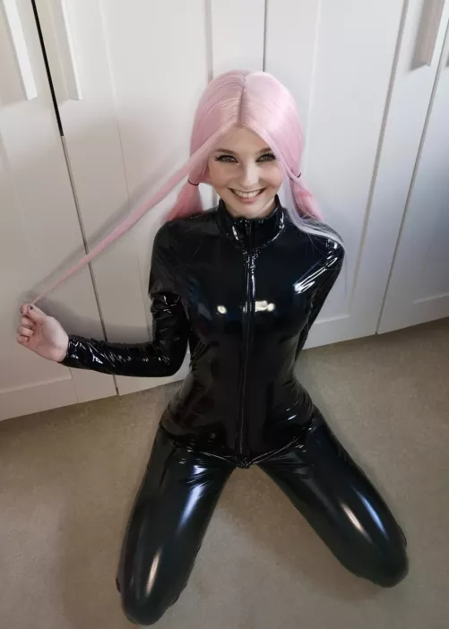 Rubberdoll wannabe 🖤