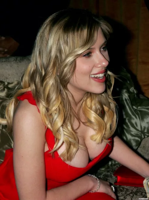 Scarlett Johansson at the Golden Globes (2006)