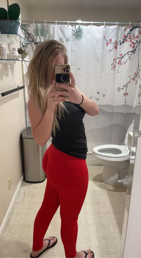 Searching for a BBC for a threesome w/ my bf and I. DM me