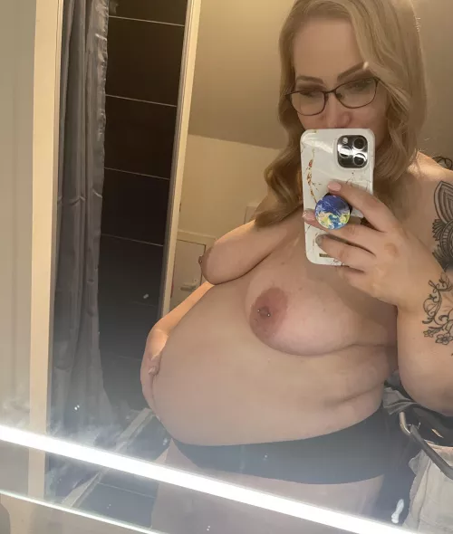 Second time and I love seeing my belly grow🥰