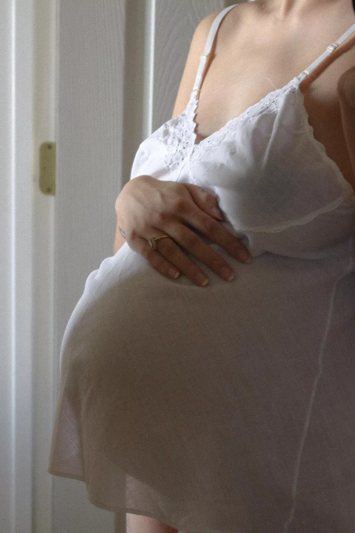 Self portraits at 8 months 🌿 join my Patreon to see photoshoots of my pregnancy journey🪴(linked in comments) Self portraits at 8 months 🌿 join my Patreon to see photoshoots of my pregnancy journey🪴(linked in comments)