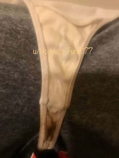 [selling] 3 days worn plus my daily workout. Sexy thong with an oopsie 😉 FREE shipping with tracking in the US! You won’t be disappointed with this rare beauty 🔥