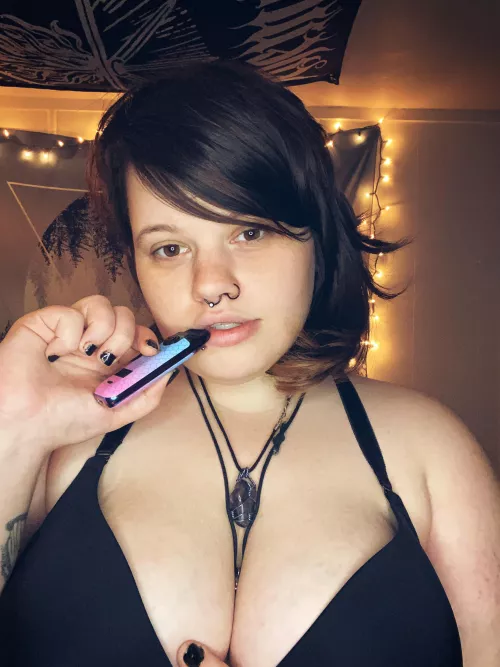 [Selling] Verified ❤️ 19❤️BBW❤️ Stoner ❤️Customs❤️GFE❤️Sexting❤️Premades❤️Free Tracking info ❤️ Fetish Friendly ❤️ Panties and socks ❤️(kik):lilraccoongirl666 or (telegram):lilraccoongirl666 •