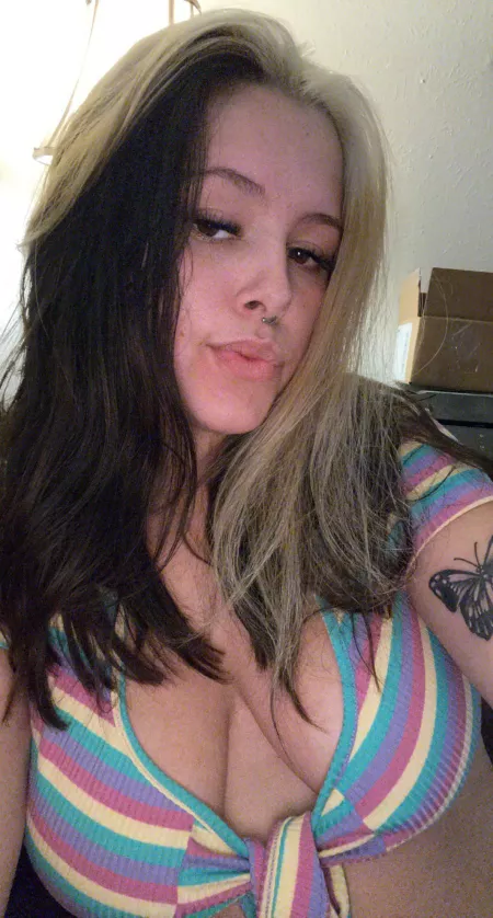 sending kisses to all the people who always give me love on here!💖(18)