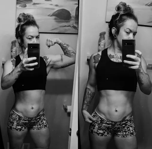 SEXY FIT MILF, LOVE ANAL AND CUM ....dont be shy, requests away 😉😘😈 .... link in comments ....