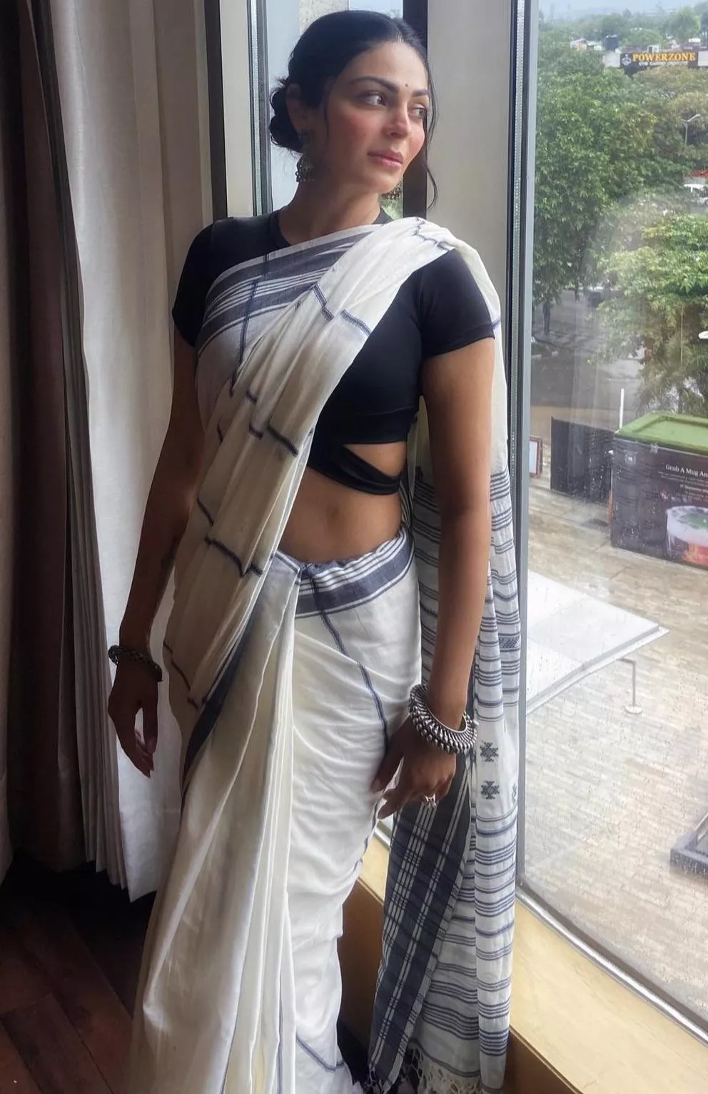 Sexy mummy NEERU BAJWA showing her sexy navel off what would you do to her? Look at them little boobies Sexy mummy NEERU BAJWA showing her sexy navel off what would you do to her? Look at them little boobies