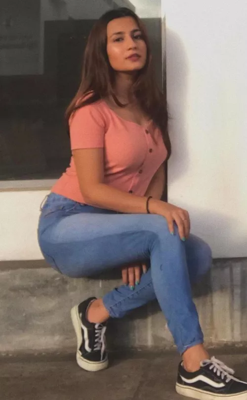 she makes me rock hard😍 sexy bitch..