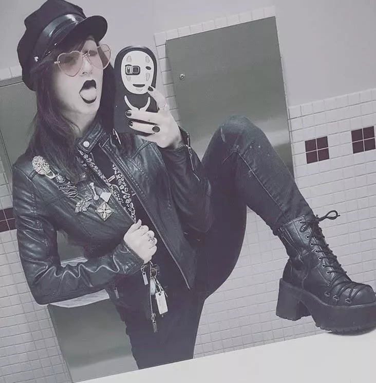 She’s wearing a black leather jacket, skinny jeans and leather boots